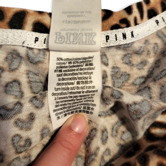 Victoria's Secret PINK Leopard Print Tee Shirt Short Sleeve V Neck Tshirt - Picture 5 of 5